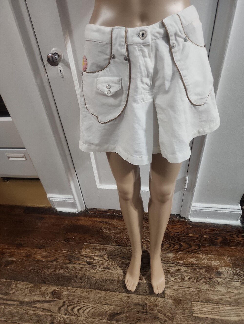 Parasuco Denim Legend White Mini Skirt Sz 6 Rhinestones Embrodidery  Pockets Y2K
